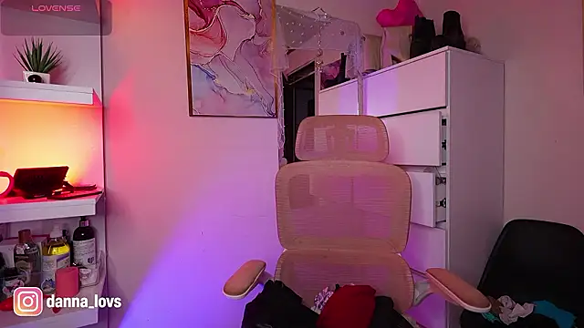 Dannaa Lovs online show from 22, 3, 2026