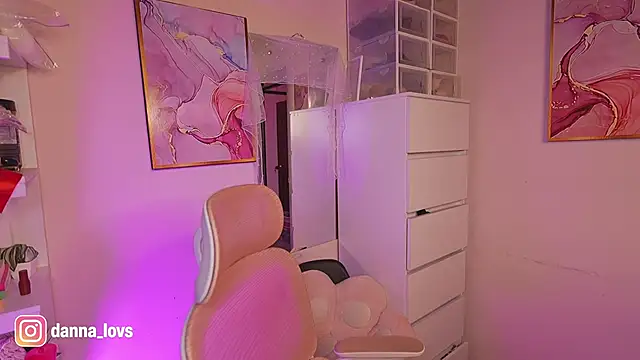 Dannaa Lovs online show from 8, 9, 2025