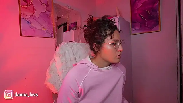 Dannaa Lovs online show from 15, 5, 2026