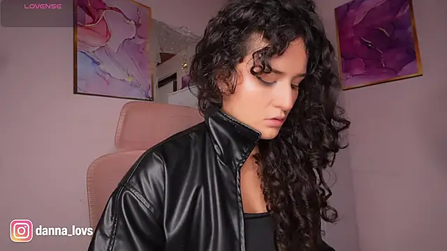 Dannaa Lovs online show from 19, 5, 2026