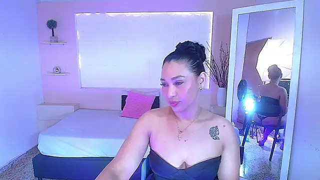 IvyShine7 online show from 25, 9, 2025