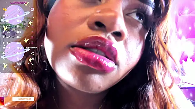 mia peyton online show from 26, 11, 2025