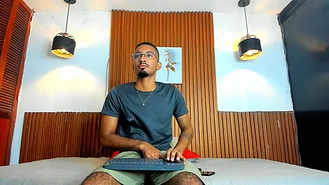 Darwin mayo online show from 20, 12, 2025