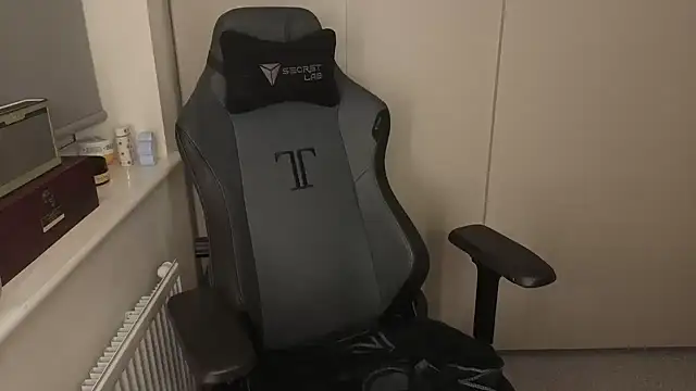 Snapshot of Lilly-Luscious chatting on 15, 10, 2025 Lilly-Luscious online show from 15, 10, 2025