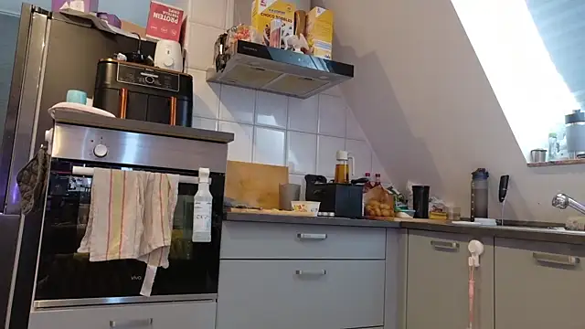 SweetTeenGirl online show from 10, 10, 2025