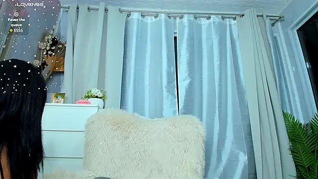 ParissHiltonX online show from 13, 9, 2025