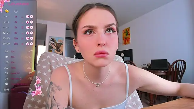 Snapshot of MilkyDana chatting on 14, 10, 2025 MilkyDana online show from 14, 10, 2025