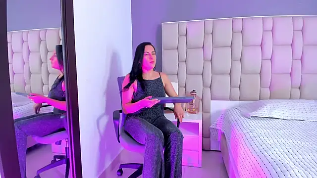 Snapshot of Atenea_Clerk chatting on 11, 10, 2025 Atenea Clerk online show from 11, 10, 2025