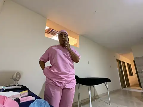 Snapshot of Gaby_Rol17 chatting on 5, 8, 2026 Gaby Rol17 online show from 5, 8, 2026