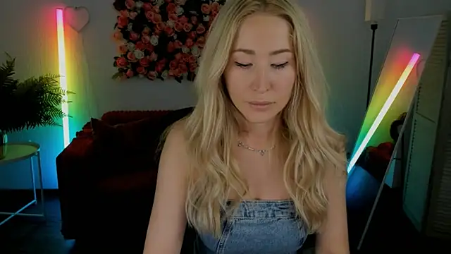 Snapshot of AstraMonroe chatting on 18, 5, 2026 AstraMonroe online show from 18, 5, 2026