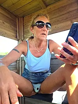 HotWifeLyn68 online show from 26, 5, 2026