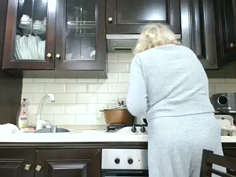 ButterflyBlondie online show from 17, 11, 2025