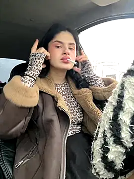 Snapshot of MiraReach chatting on 3, 11, 2025 MiraReach online show from 3, 11, 2025