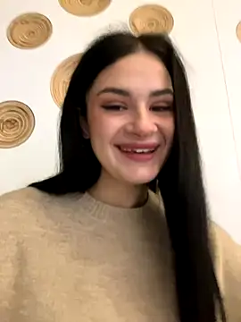 Snapshot of MiraReach chatting on 4, 10, 2025 MiraReach online show from 4, 10, 2025