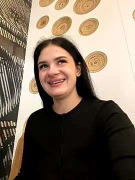 Snapshot of MiraReach chatting on 5, 10, 2025 MiraReach online show from 5, 10, 2025