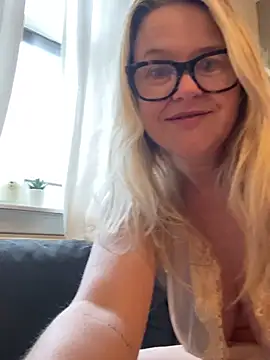 SuzieSub online show from 13, 2, 2026