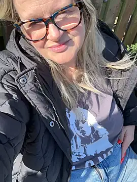 SuzieSub online show from 19, 3, 2026