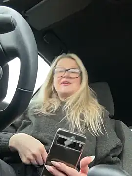 SuzieSub online show from 2, 2, 2026