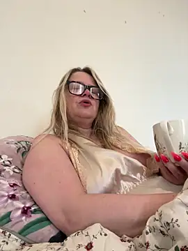 SuzieSub online show from 5, 3, 2026