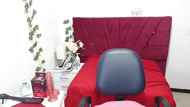 Julieta curvy69 online show from 12, 11, 2025