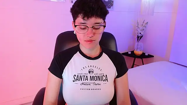 Snapshot of jeroharper chatting on 13, 10, 2025 jeroharper online show from 13, 10, 2025