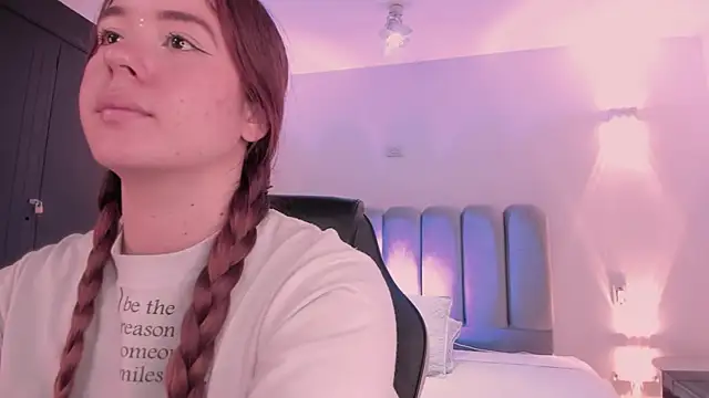 Snapshot of AlliceLover chatting on 22, 12, 2025 AlliceLover online show from 22, 12, 2025