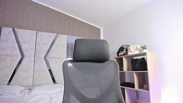 Snapshot of AlliceLover chatting on 14, 12, 2025 AlliceLover online show from 14, 12, 2025