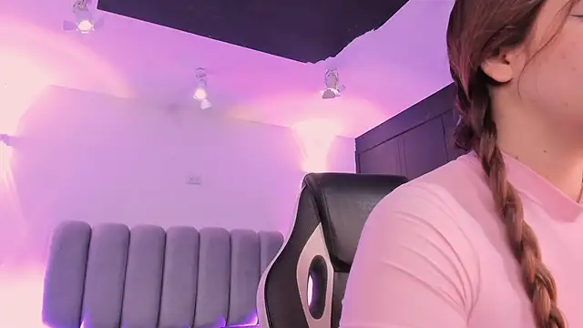 Snapshot of AlliceLover chatting on 15, 12, 2025 AlliceLover online show from 15, 12, 2025