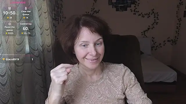 Snapshot of Lia_Tito chatting on 3, 11, 2025 Lia Tito online show from 3, 11, 2025