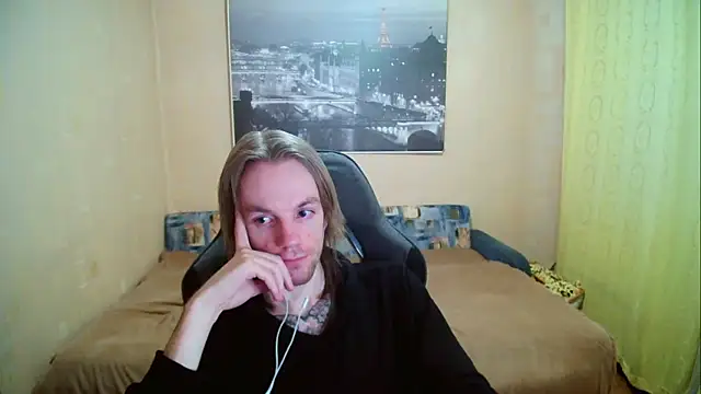 Snapshot of AdamDickens chatting on 22, 9, 2025 AdamDickens online show from 22, 9, 2025