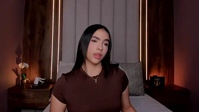 LucySalvatore  online show from 20, 6, 2026