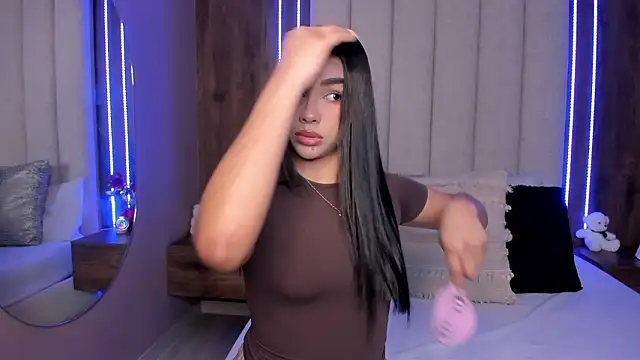 LucySalvatore  online show from 13, 3, 2026