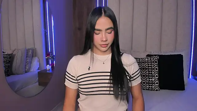 Snapshot of LucySalvatore_ chatting on 23, 2, 2026 LucySalvatore online show from 23, 2, 2026