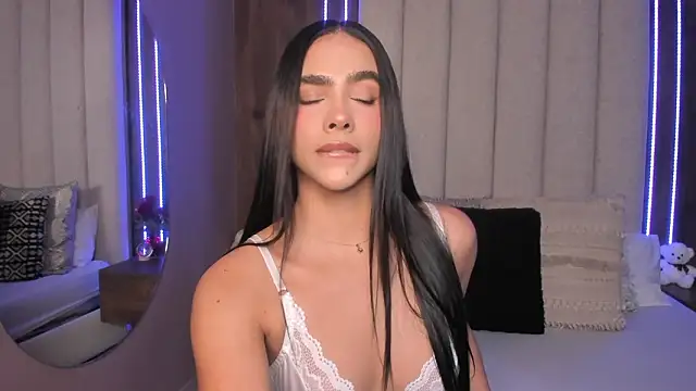 LucySalvatore  online show from 6, 3, 2026