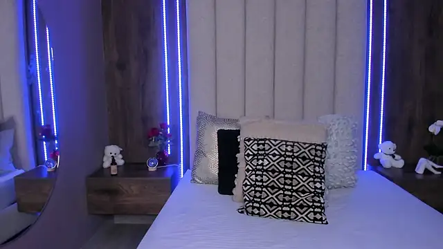 LucySalvatore  online show from 11, 3, 2026