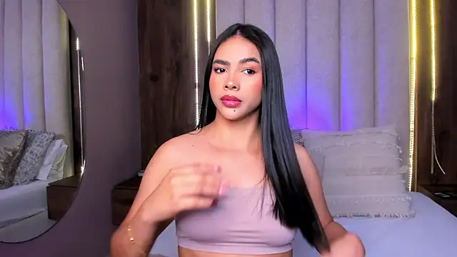 LucySalvatore  online show from 4, 10, 2025