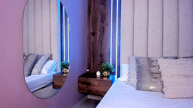 LucySalvatore  online show from 14, 11, 2025