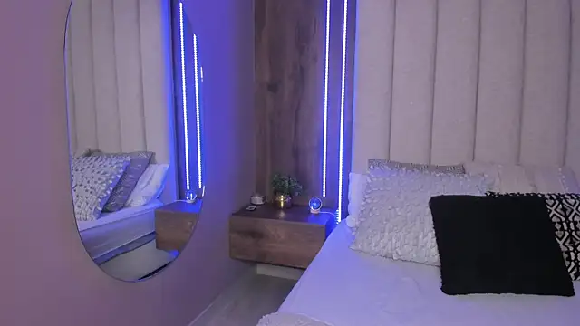 LucySalvatore  online show from 13, 1, 2026