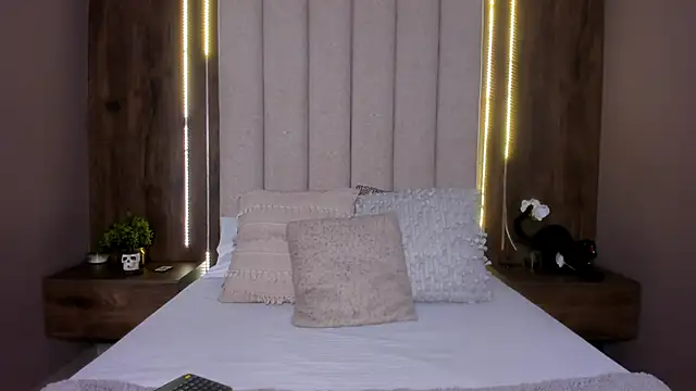 LucySalvatore  online show from 11, 10, 2025