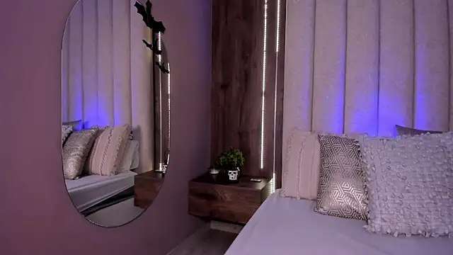 LucySalvatore  online show from 15, 10, 2025