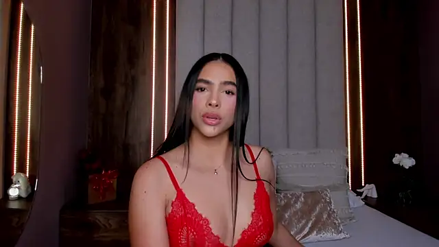 LucySalvatore  online show from 15, 5, 2026
