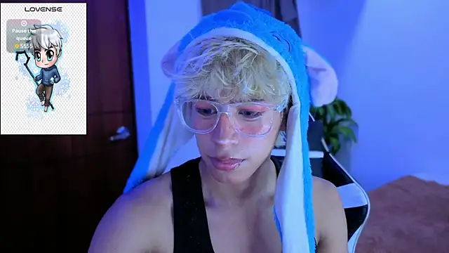 Snapshot of taichi_bluy chatting on 17, 11, 2025 taichi bluy online show from 17, 11, 2025