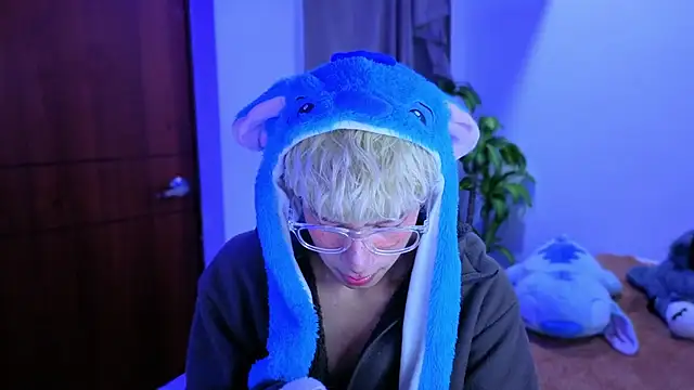 Snapshot of taichi_bluy chatting on 21, 11, 2025 taichi bluy online show from 21, 11, 2025