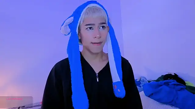 Snapshot of taichi_bluy chatting on 25, 9, 2025 taichi bluy online show from 25, 9, 2025