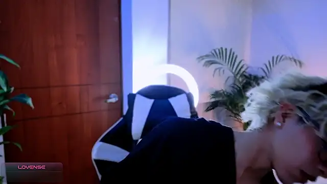 Snapshot of taichi_bluy chatting on 10, 10, 2025 taichi bluy online show from 10, 10, 2025