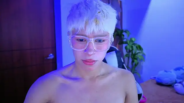 Snapshot of taichi_bluy chatting on 21, 11, 2025 taichi bluy online show from 21, 11, 2025