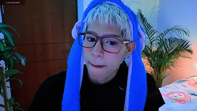 Snapshot of taichi_bluy chatting on 19, 10, 2025 taichi bluy online show from 19, 10, 2025