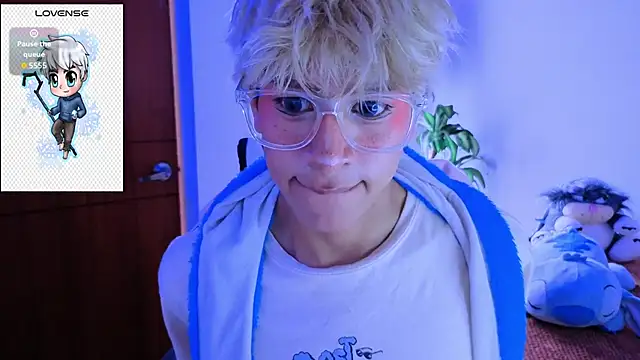 Snapshot of taichi_bluy chatting on 11, 11, 2025 taichi bluy online show from 11, 11, 2025