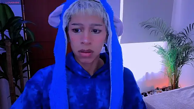 Snapshot of taichi_bluy chatting on 3, 10, 2025 taichi bluy online show from 3, 10, 2025