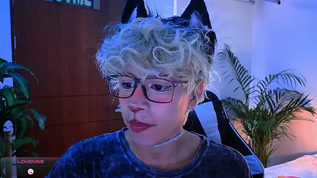 Snapshot of taichi_bluy chatting on 17, 10, 2025 taichi bluy online show from 17, 10, 2025